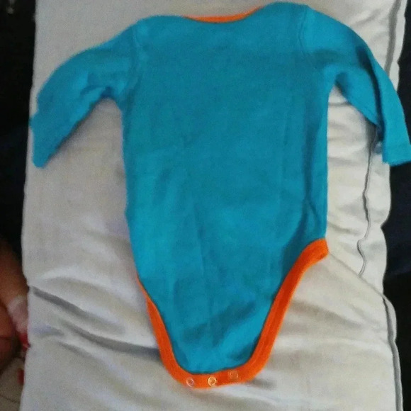 0-3 months miami dolphins onesie..worn twice..smoke free home..hypoallergenic - Picture 5 of 5